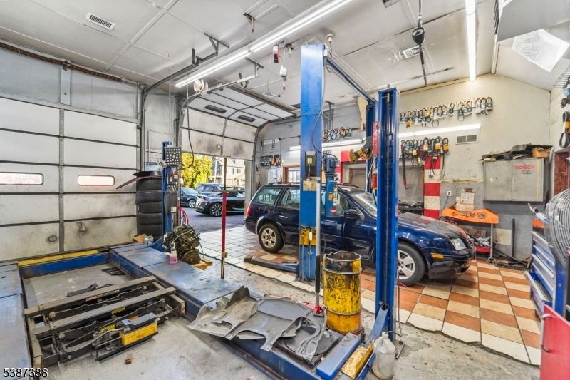 Garage, Interior