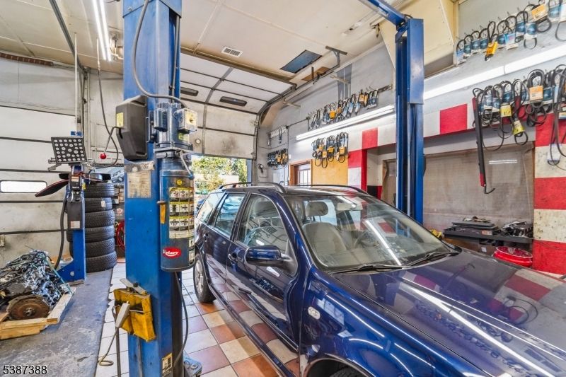 Garage, Interior