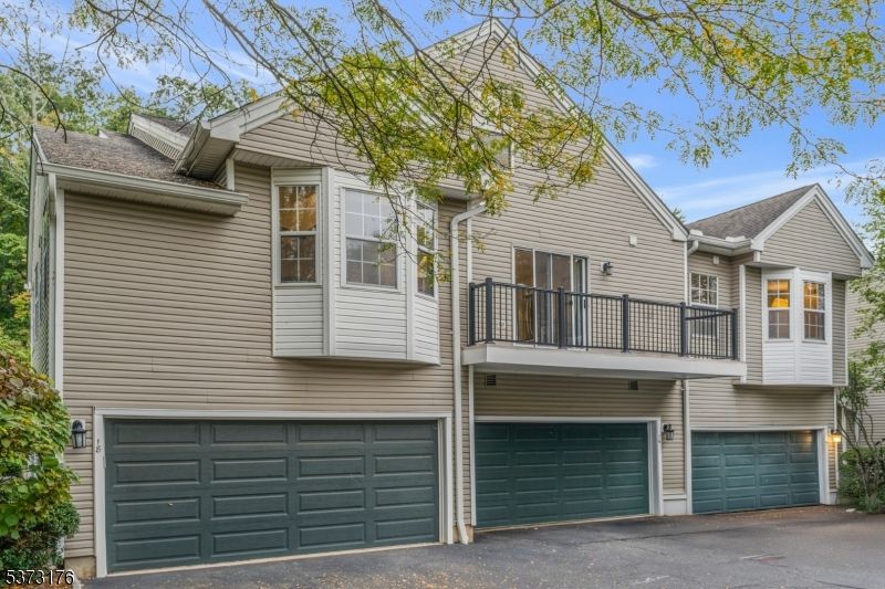 Attached, Exterior, Facade, Rowhouse