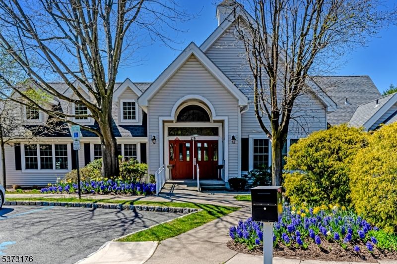 Exterior, Facade, Queen Anne Victorian