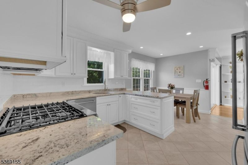 Dining room, Interior, Kitchen, Recessed Lighting