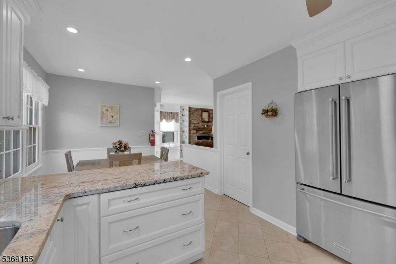 Dining room, Interior, Kitchen, Recessed Lighting, Stainless Steel Appliances