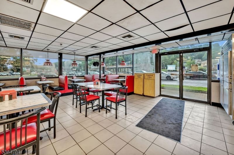 Dining room, Interior
