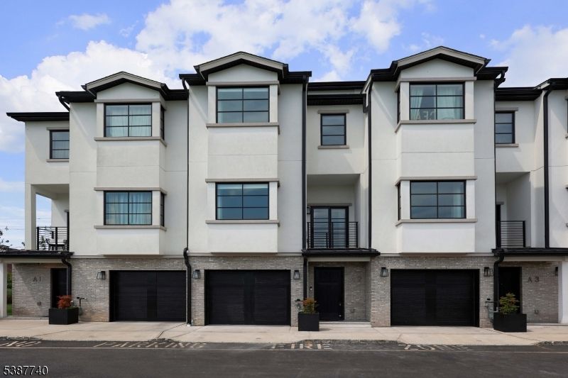 Attached, Exterior, Facade, Rowhouse