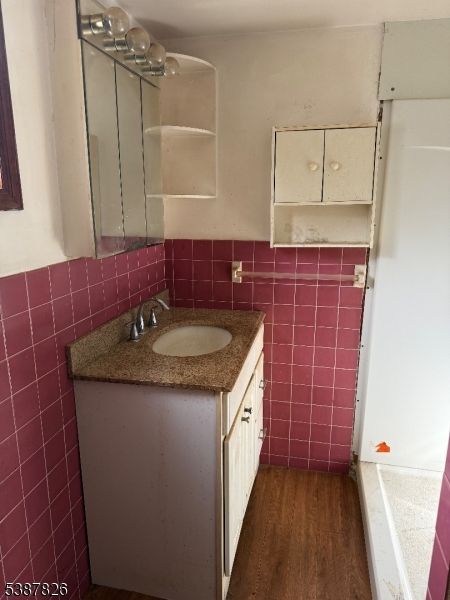 Bathroom, Interior, Wood Texture Flooring