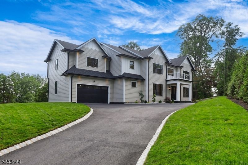 Attached, Exterior, Facade, Farmhouse