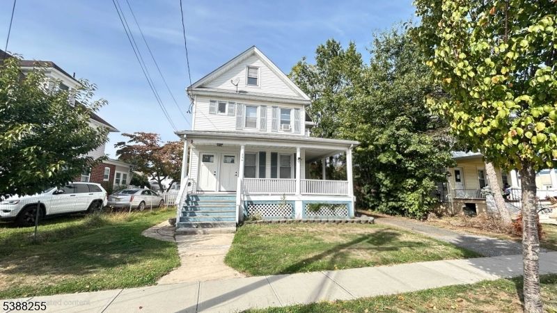 Exterior, Facade, Queen Anne Victorian
