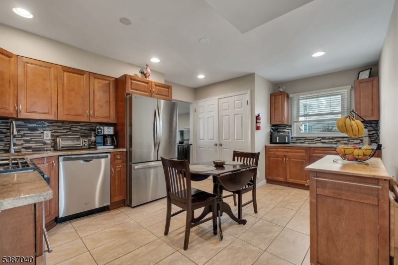 Dining room, Interior, Kitchen, Recessed Lighting, Stainless Steel Appliances