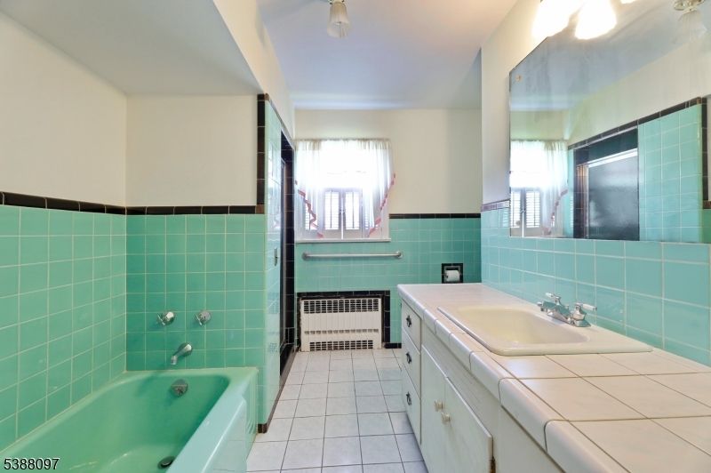 Bathroom, Interior, Tile Countertops