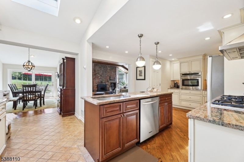 Dining room, Interior, Kitchen, Pendant Lights, Recessed Lighting, Stainless Steel Appliances