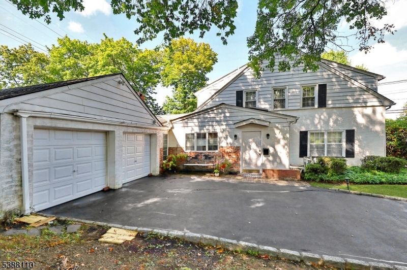 Attached, Exterior, Facade, Brick Facade, Cape Cod