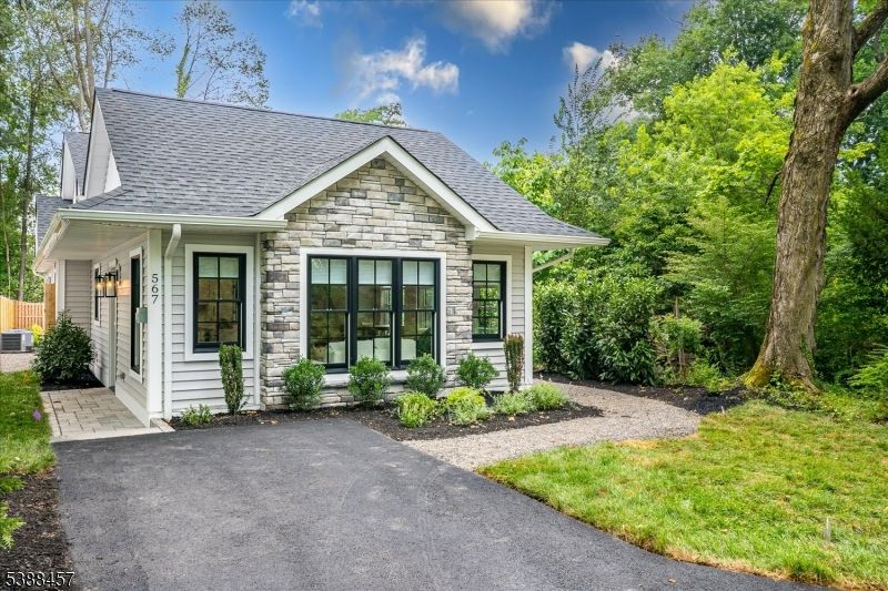 Exterior, Facade, Cape Cod