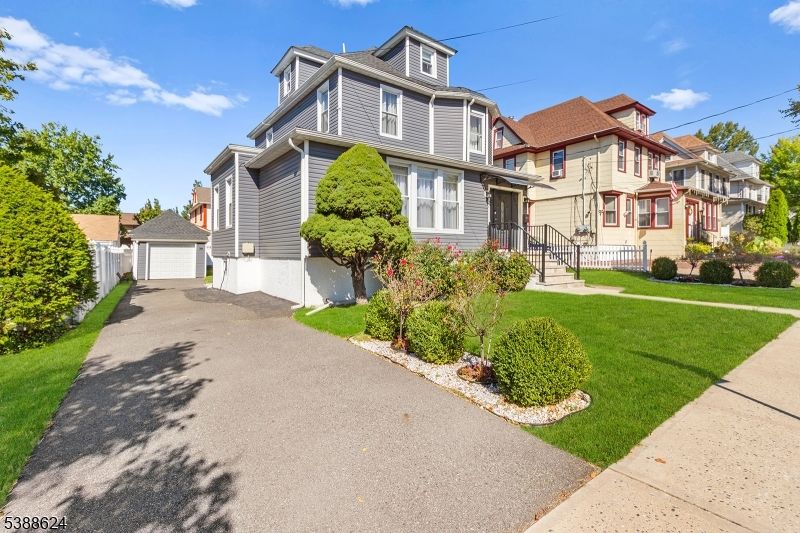 Detached Garage, Exterior, Facade, Queen Anne Victorian