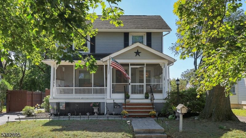 Exterior, Facade, Queen Anne Victorian