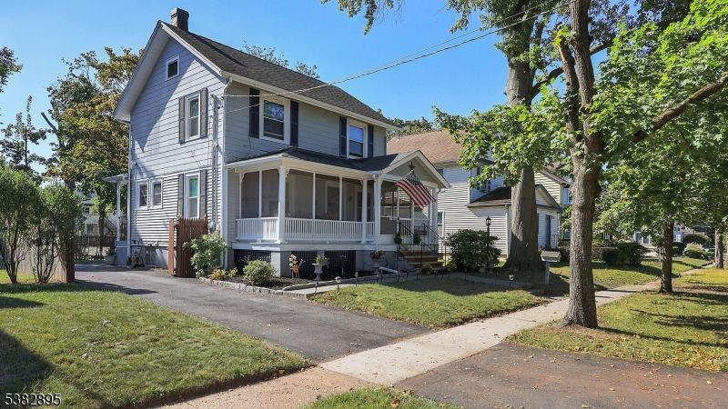 Exterior, Facade, Queen Anne Victorian