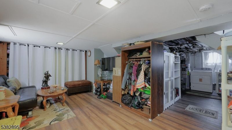 Interior, Washer, Wood Texture Flooring