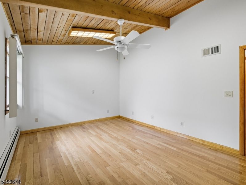 Empty room, Interior, Wooden Beams, Wooden Ceilings, Wood Texture Flooring