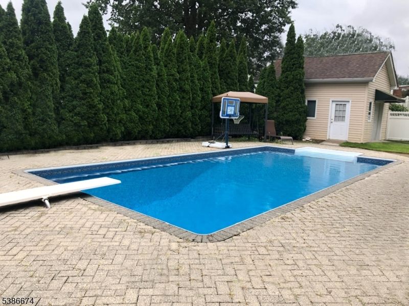 Exterior, Pool