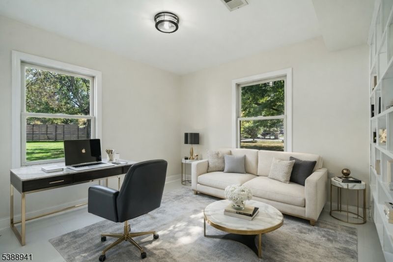 Home Office, Interior