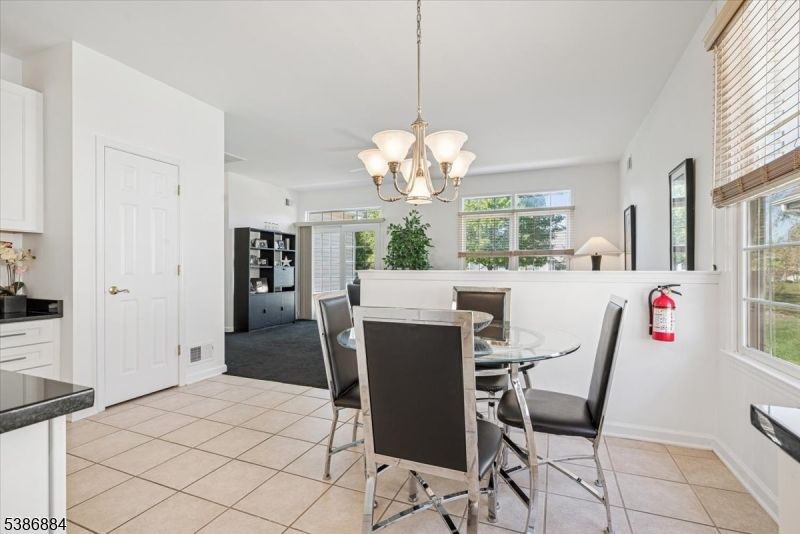 Chandelier, Dining room, Interior