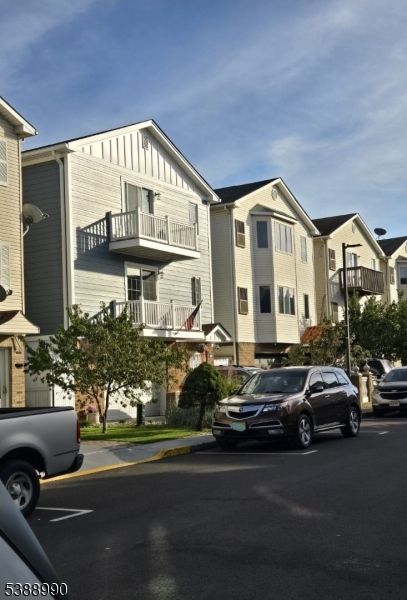 Exterior, Facade, Rowhouse