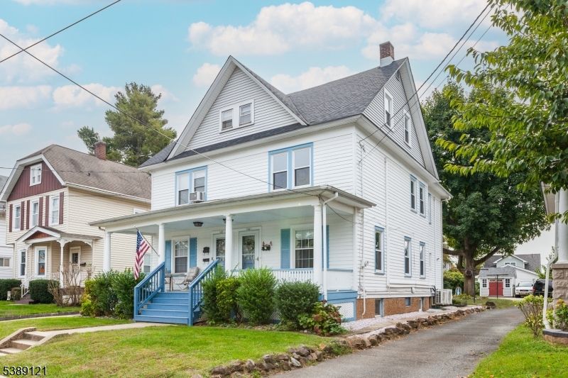 Exterior, Facade, Queen Anne Victorian