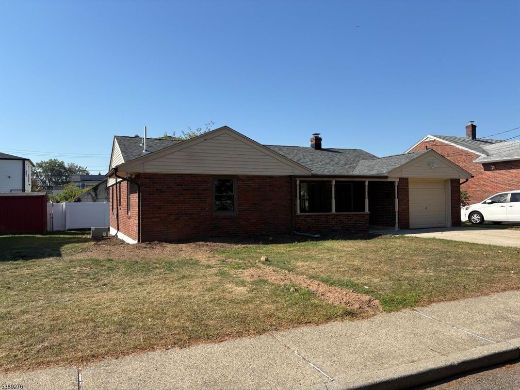 Attached, Exterior, Facade, Brick Facade, Ranch