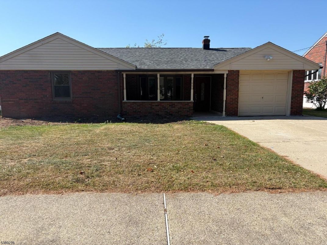 Attached, Exterior, Facade, Brick Facade, Ranch