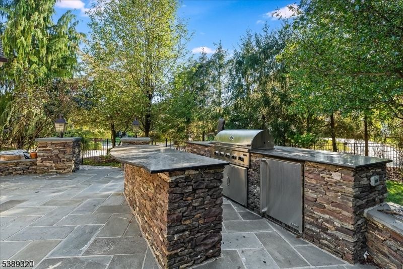 Exterior, Outdoor Kitchen