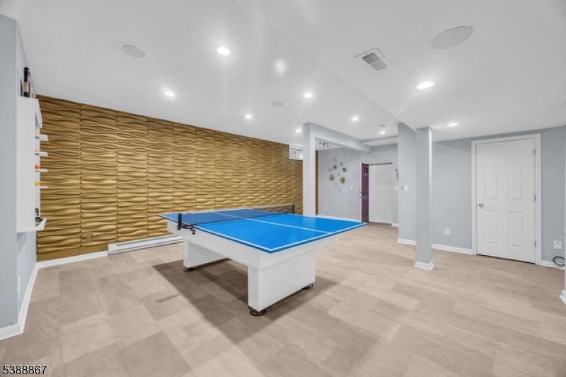Game Room, Interior, Recessed Lighting