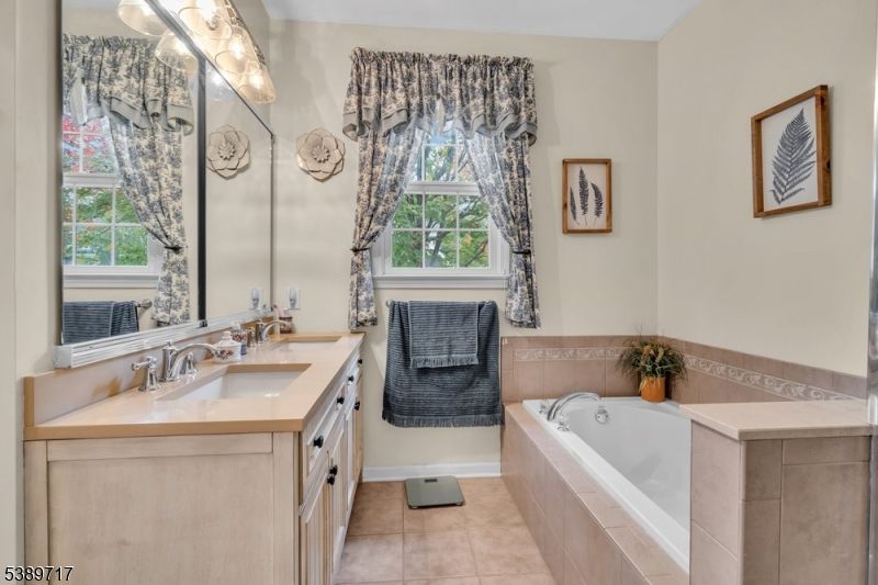 Bathroom, Dual Sink Vanities, Interior