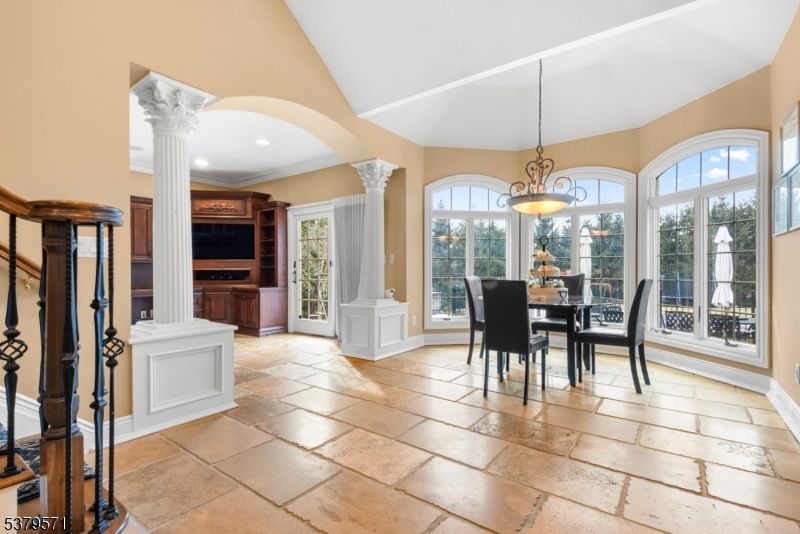 Dining room, Interior, Pendant Lights, Recessed Lighting