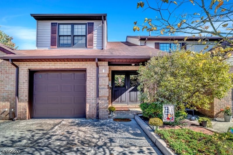Attached, Exterior, Facade, Brick Facade, Modern
