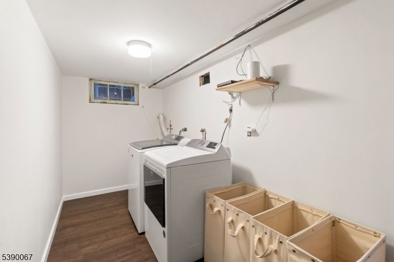 Interior, Washer, Wood Texture Flooring