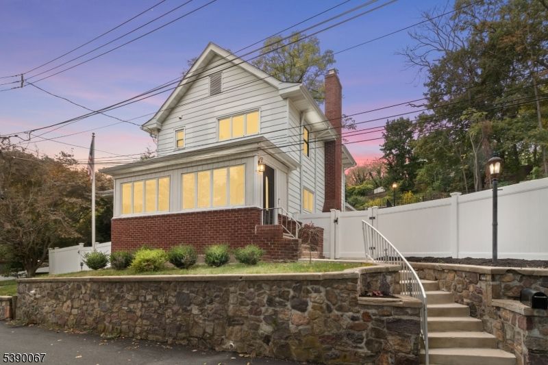 Exterior, Facade, Queen Anne Victorian