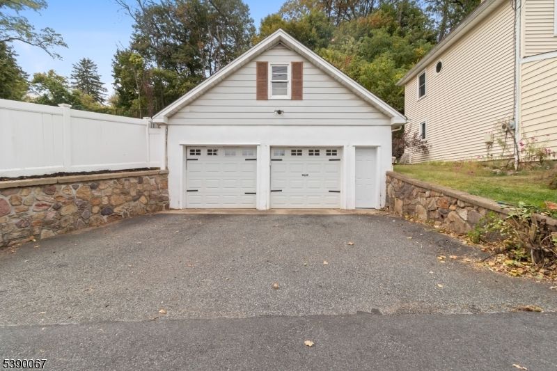 Detached Garage, Exterior