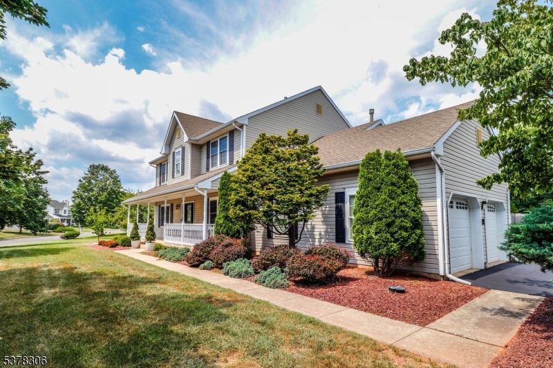 Attached, Exterior, Facade, Farmhouse