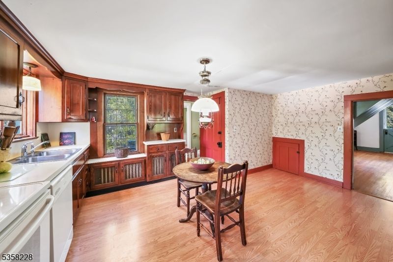 Chandelier, Dining room, Interior, Kitchen, Wood Texture Flooring