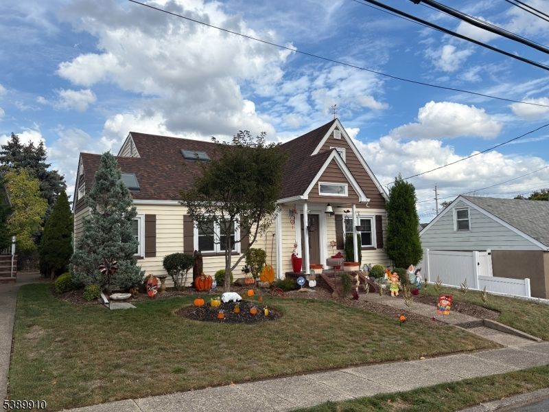 Exterior, Facade, Cape Cod
