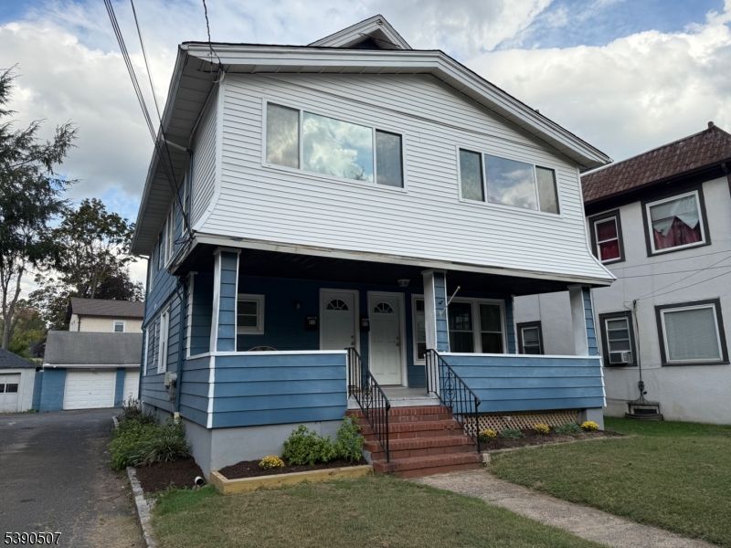 Exterior, Facade, American Foursquare