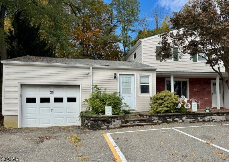 Attached, Exterior, Facade, Brick Facade, Cape Cod