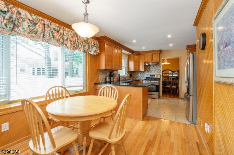 Dining room, Interior, Kitchen, Pendant Lights, Recessed Lighting, Wood Texture Flooring