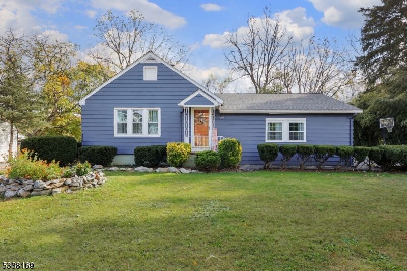 Backyard, Exterior, Facade, Ranch