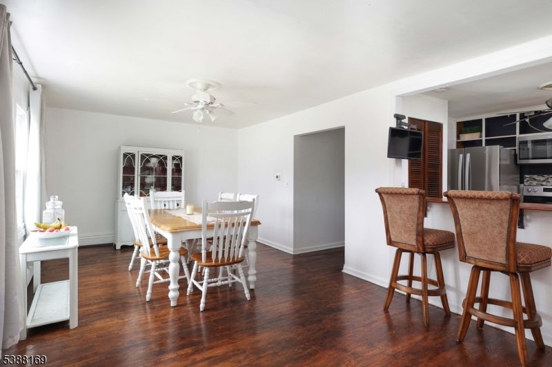 Dining room, Interior, Kitchen, Stainless Steel Appliances, Wood Texture Flooring