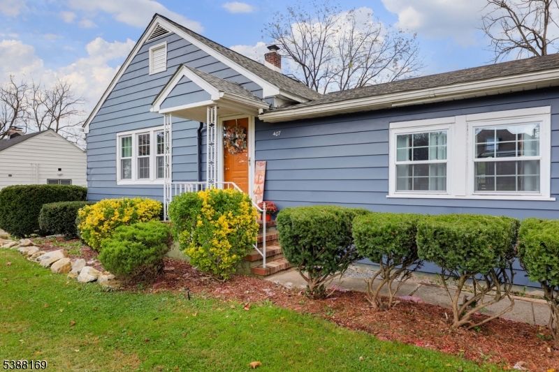 Exterior, Facade, Cape Cod