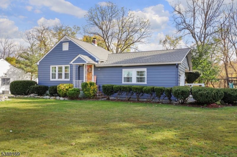 Backyard, Exterior, Facade, Cape Cod