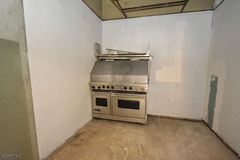 Interior, Stainless Steel Appliances