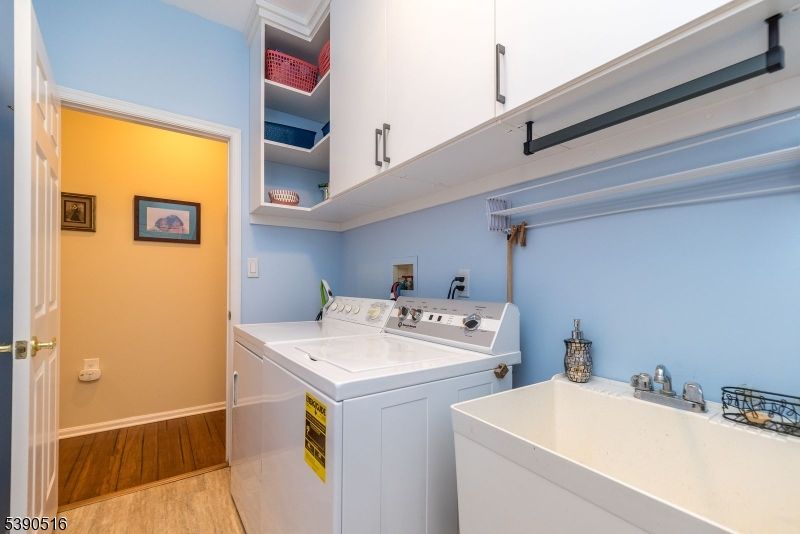 Interior, Washer, Wood Texture Flooring