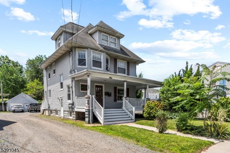 Exterior, Facade, Queen Anne Victorian