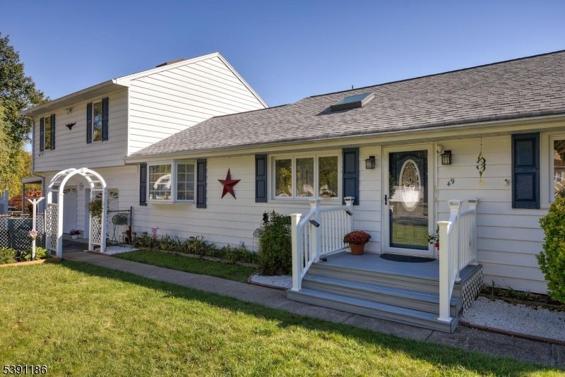 Exterior, Facade, Cape Cod